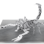 Maqueta metálica de un escorpión